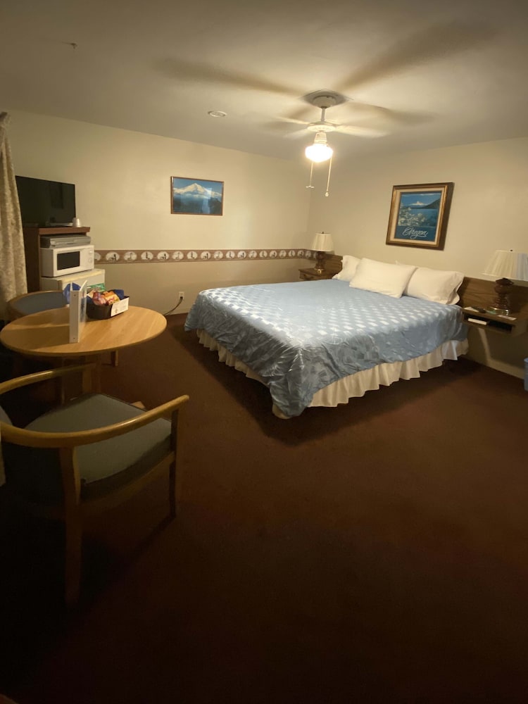 florence lighthouse inn