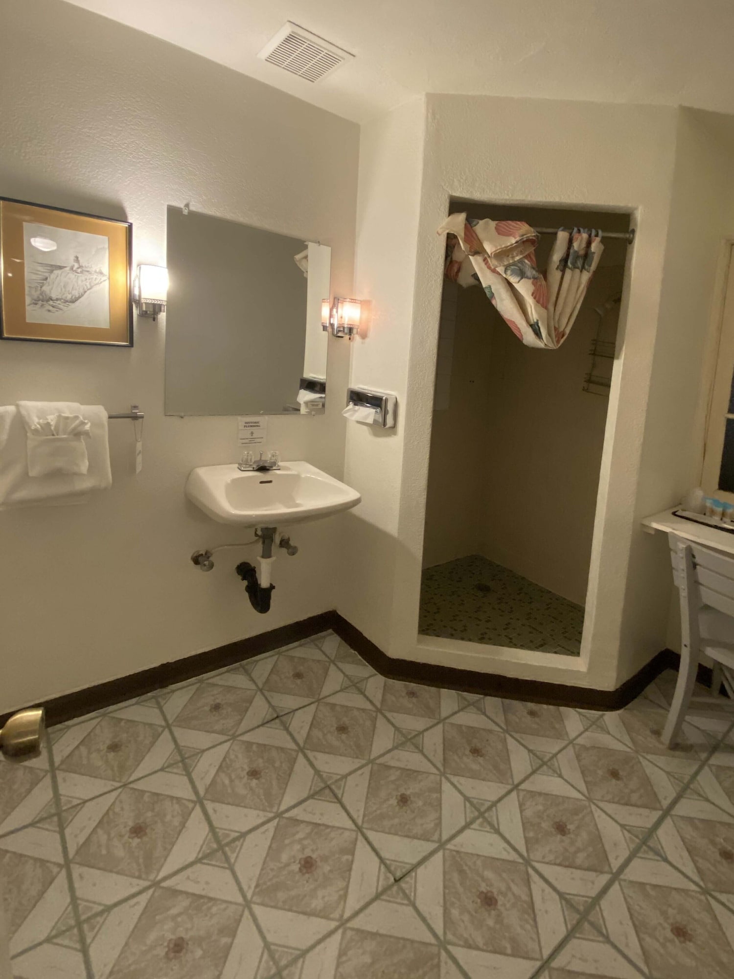 florence lighthouse inn