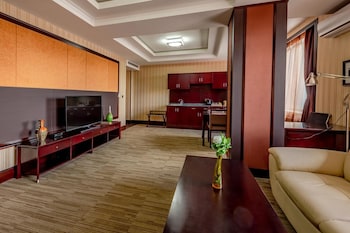 the grand hill hotel