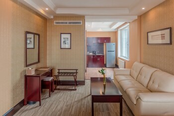 the grand hill hotel