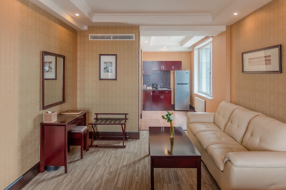 the grand hill hotel