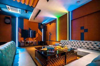 the grand hill hotel