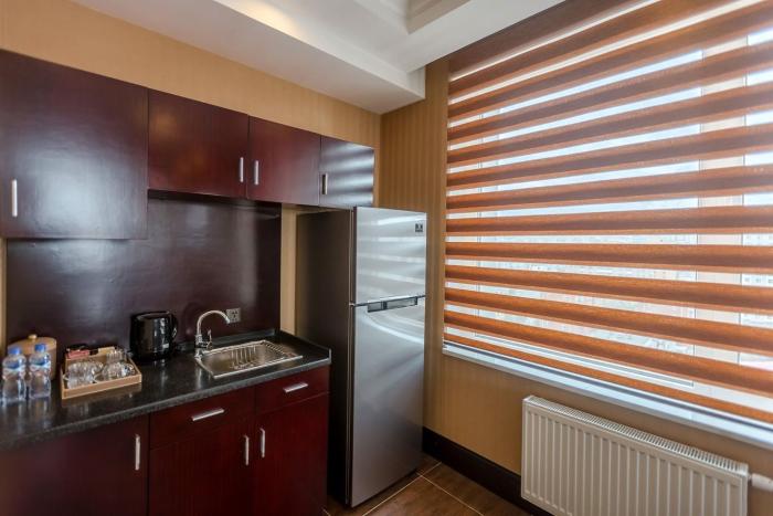 the grand hill hotel