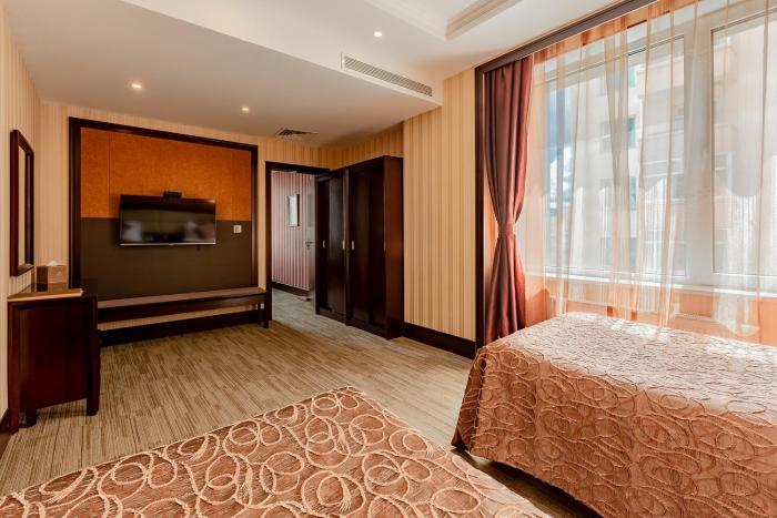 the grand hill hotel