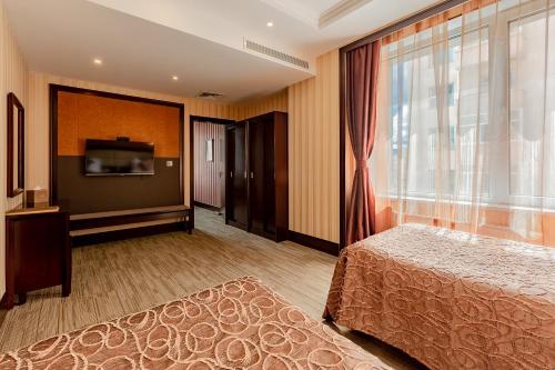 the grand hill hotel