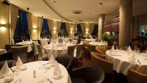 almond hotel bassac river