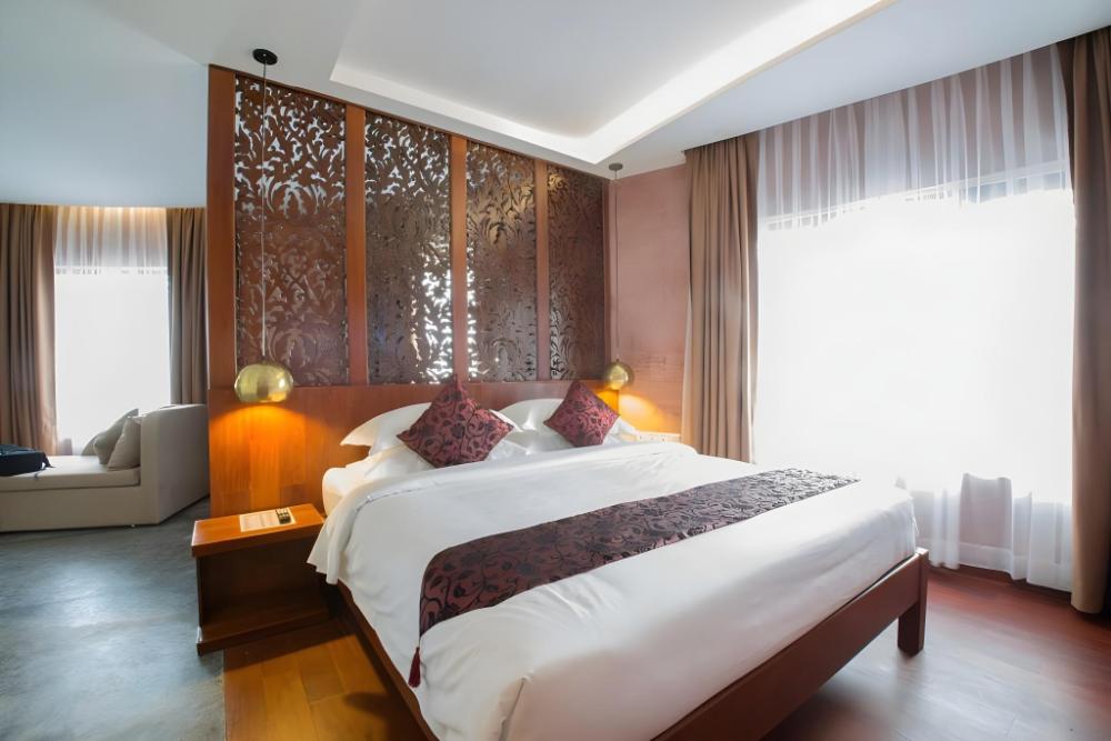 almond hotel bassac river