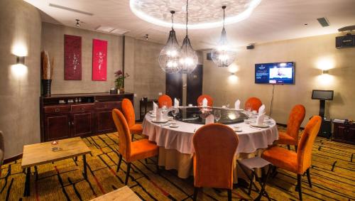 almond hotel bassac river