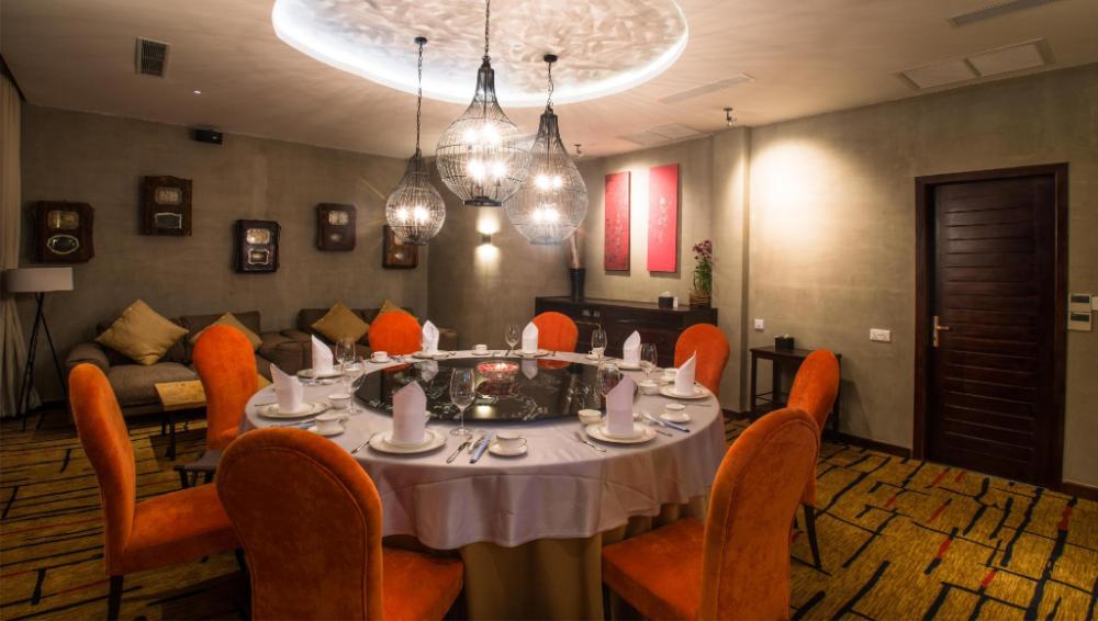 almond hotel bassac river