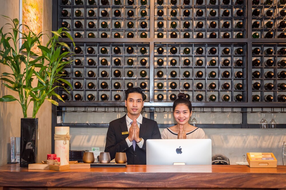 almond hotel bassac river