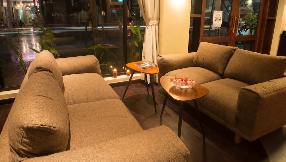 almond hotel bassac river