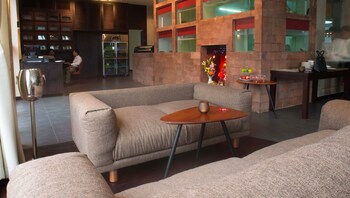 almond hotel bassac river