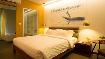 almond hotel bassac river