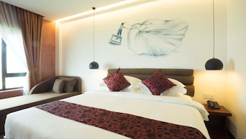 almond hotel bassac river