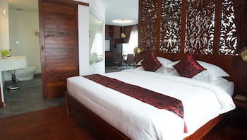 almond hotel bassac river