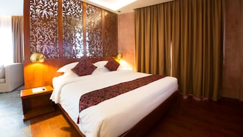 almond hotel bassac river