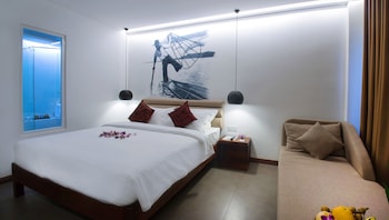 almond hotel bassac river