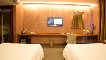 almond hotel bassac river