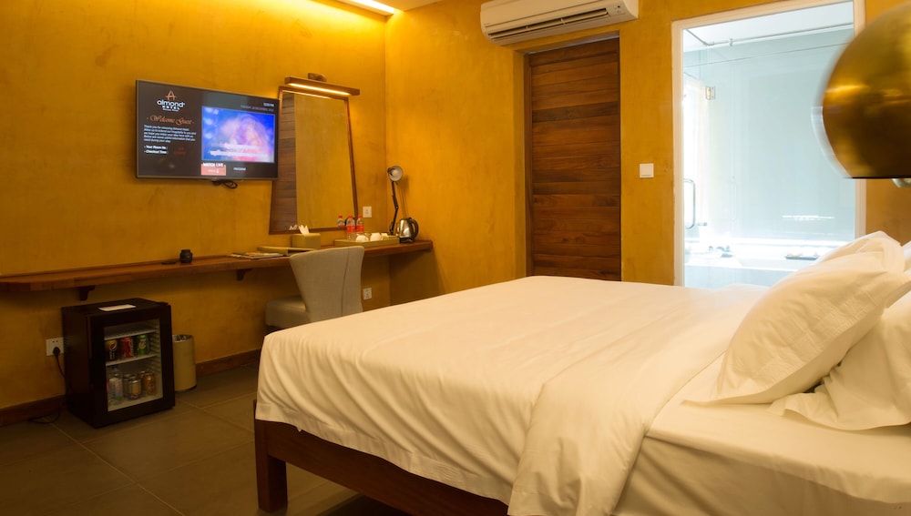 almond hotel bassac river