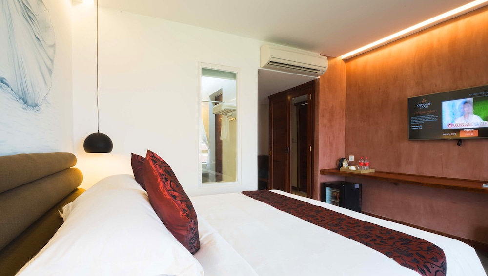 almond hotel bassac river