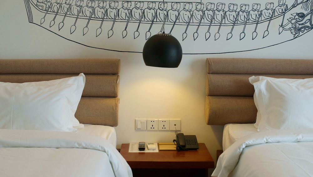 almond hotel bassac river