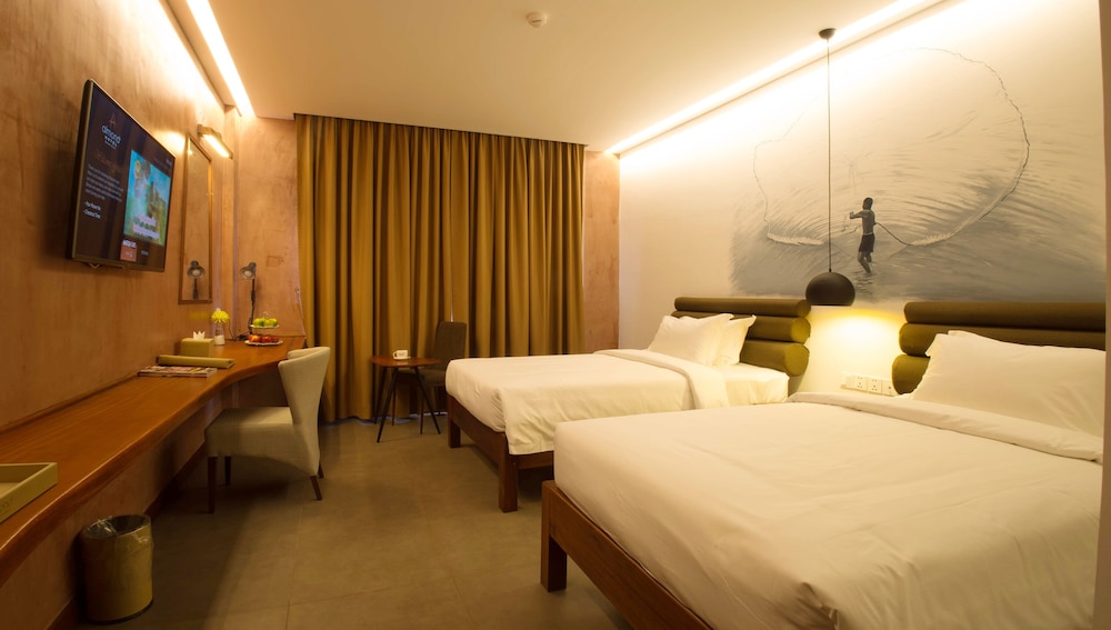 almond hotel bassac river