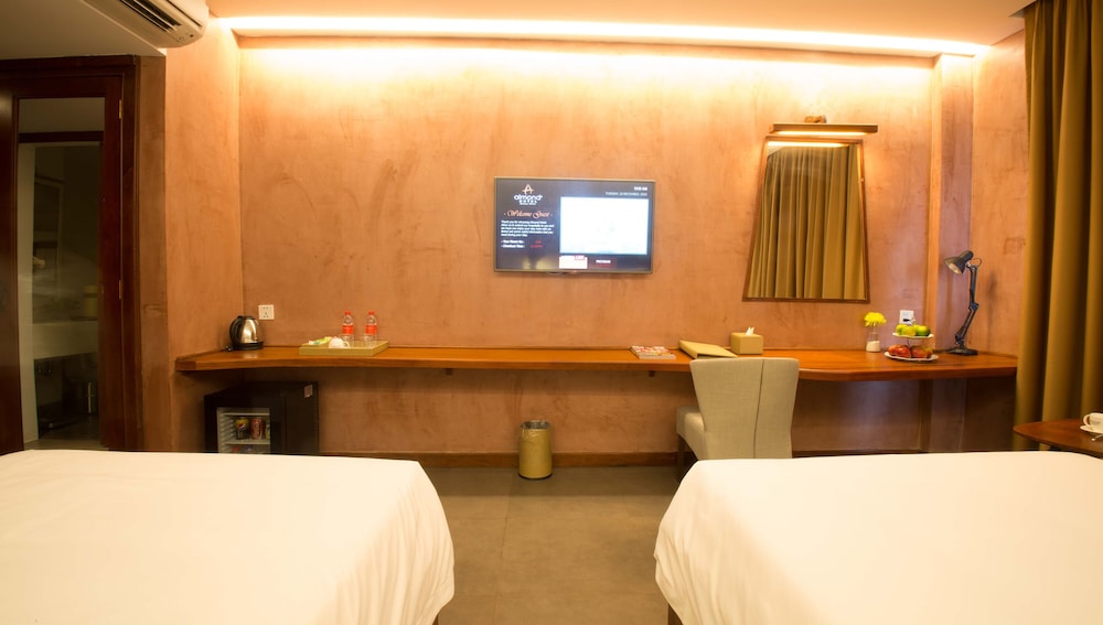 almond hotel bassac river