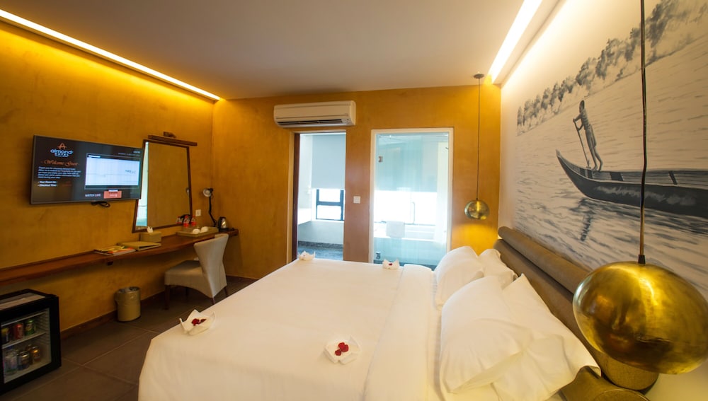 almond hotel bassac river