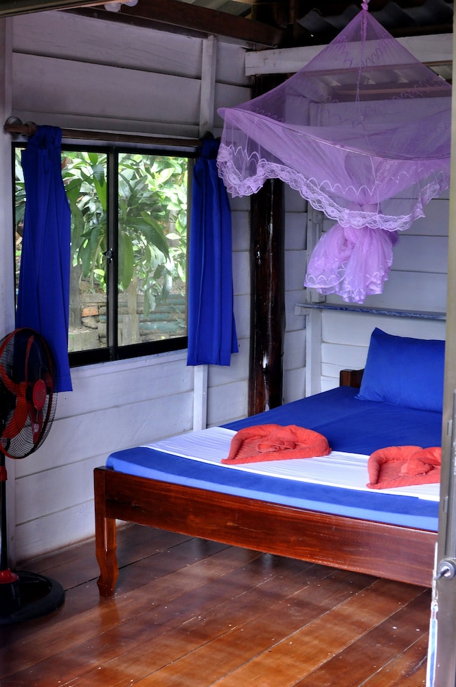 happy elephant bungalows