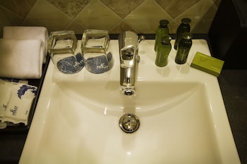 holly hotel myanmar