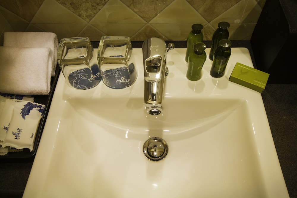 holly hotel myanmar