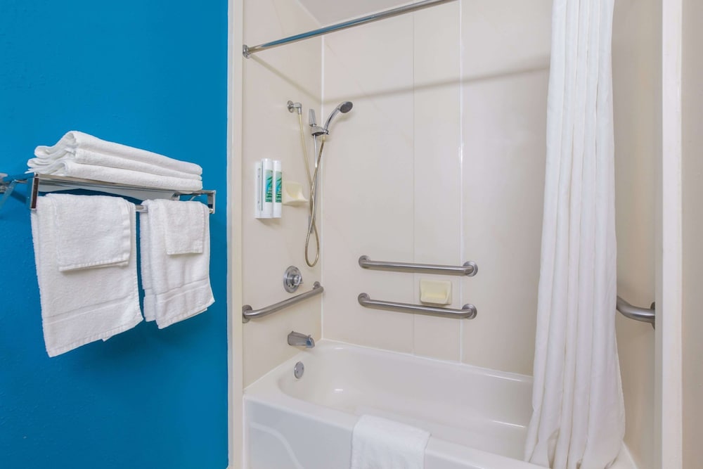 1 life studio and suites