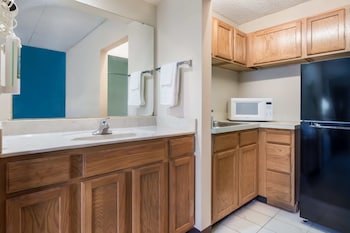 1 life studio and suites