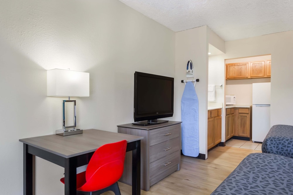 1 life studio and suites