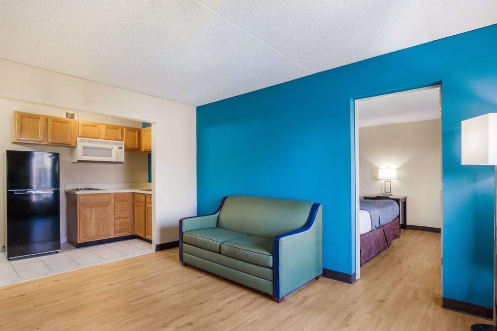 1 life studio and suites