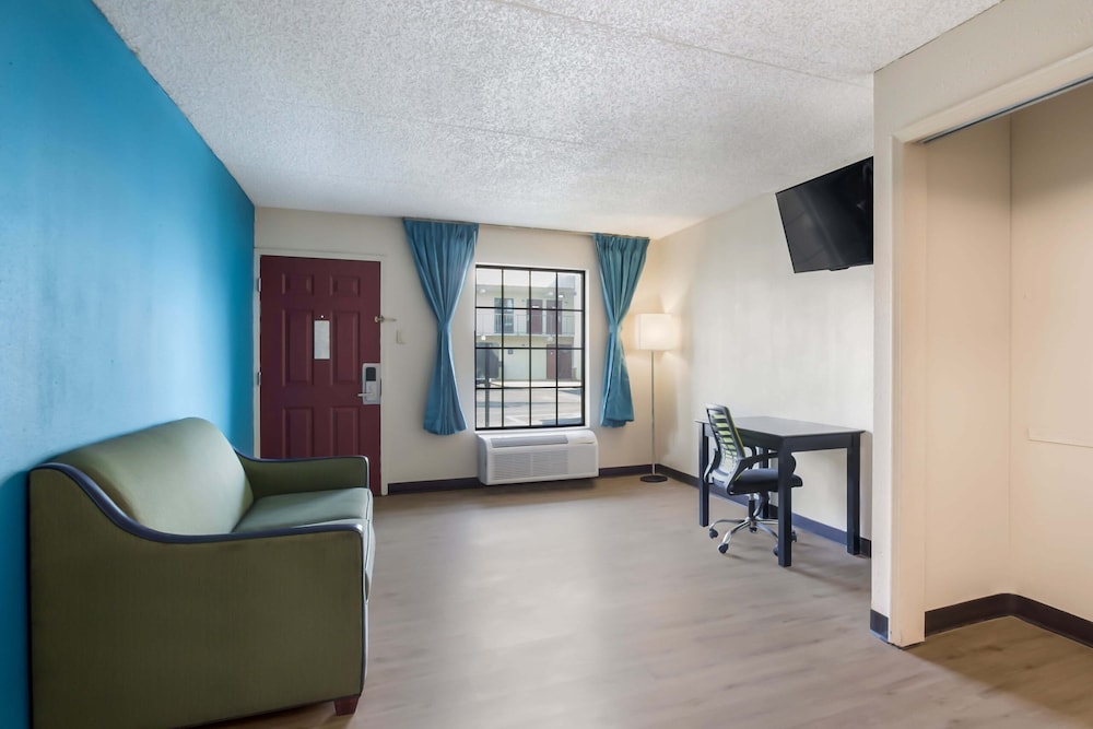 1 life studio and suites