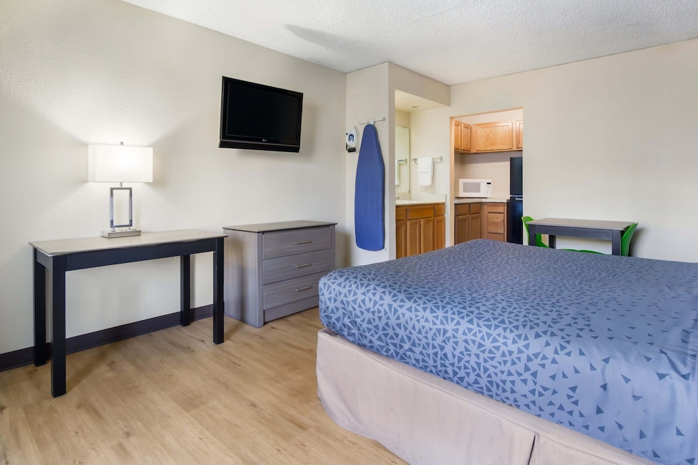 1 life studio and suites