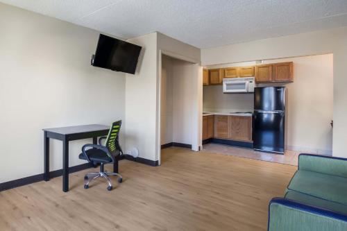 1 life studio and suites