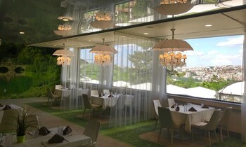 park hotel raya garden