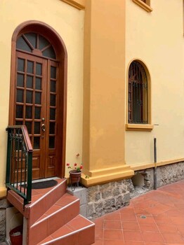 hostal volunteer house