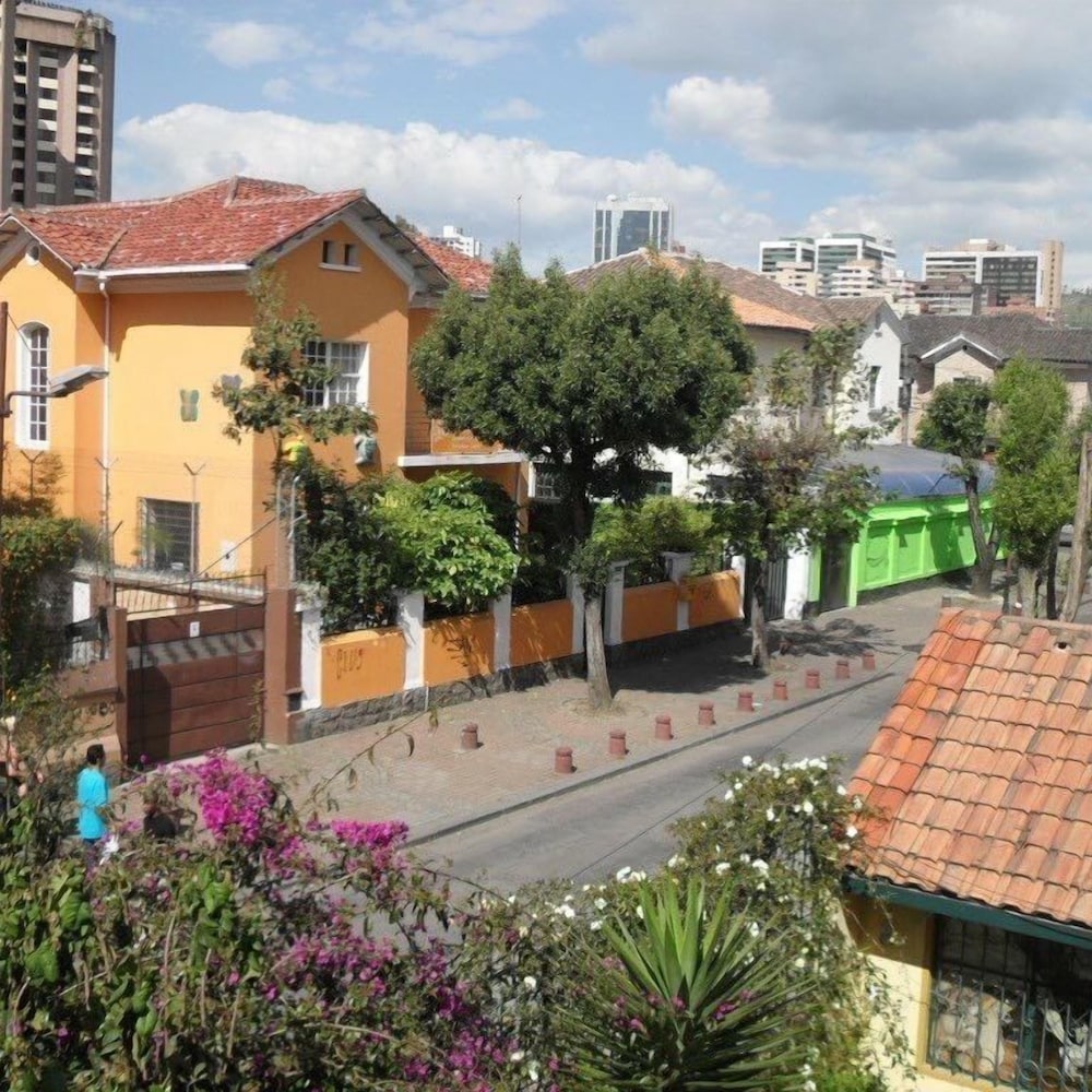 hostal volunteer house