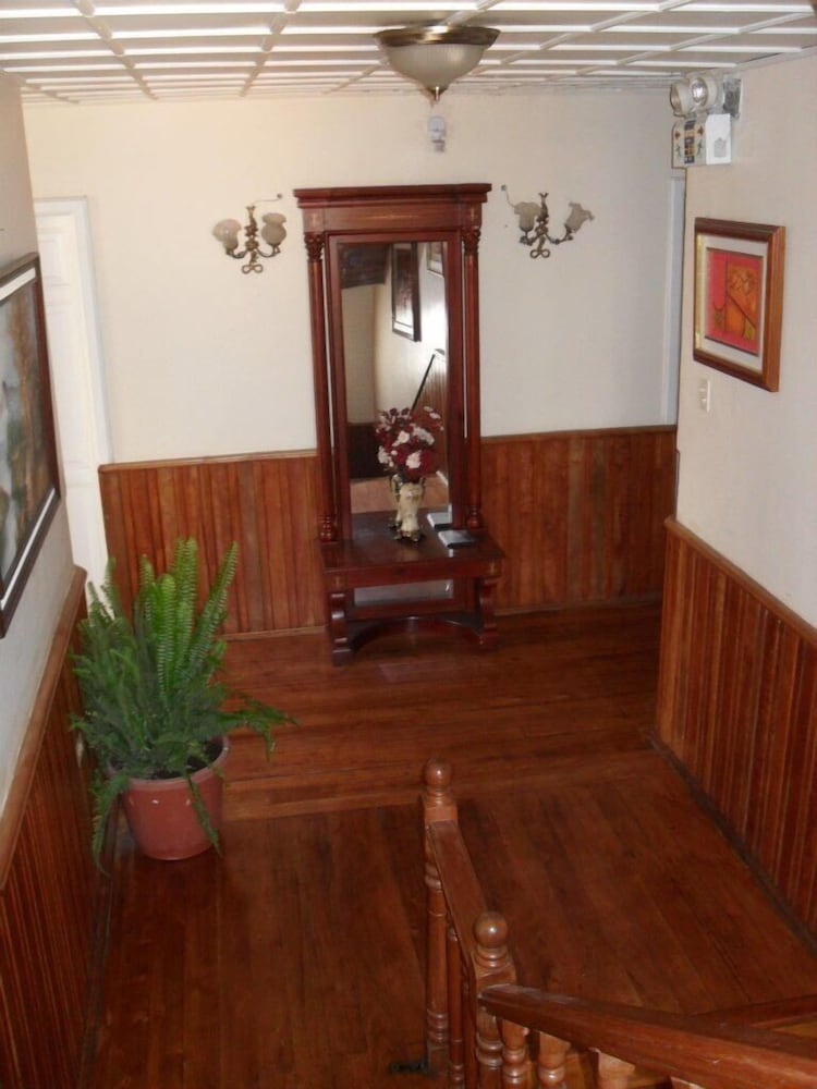 hostal volunteer house