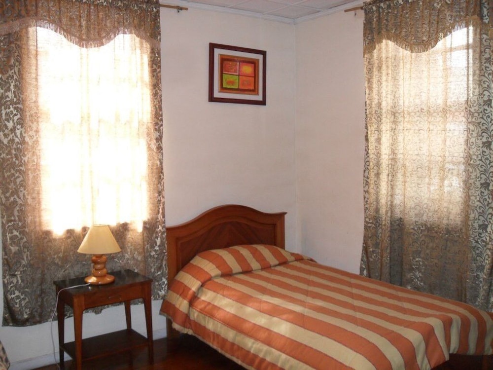 hostal volunteer house