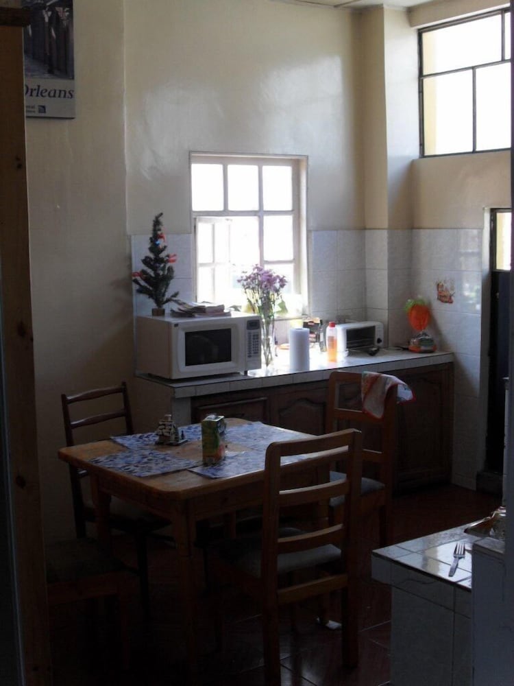 hostal volunteer house