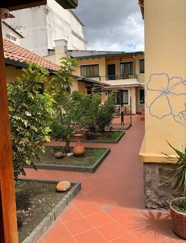 hostal volunteer house