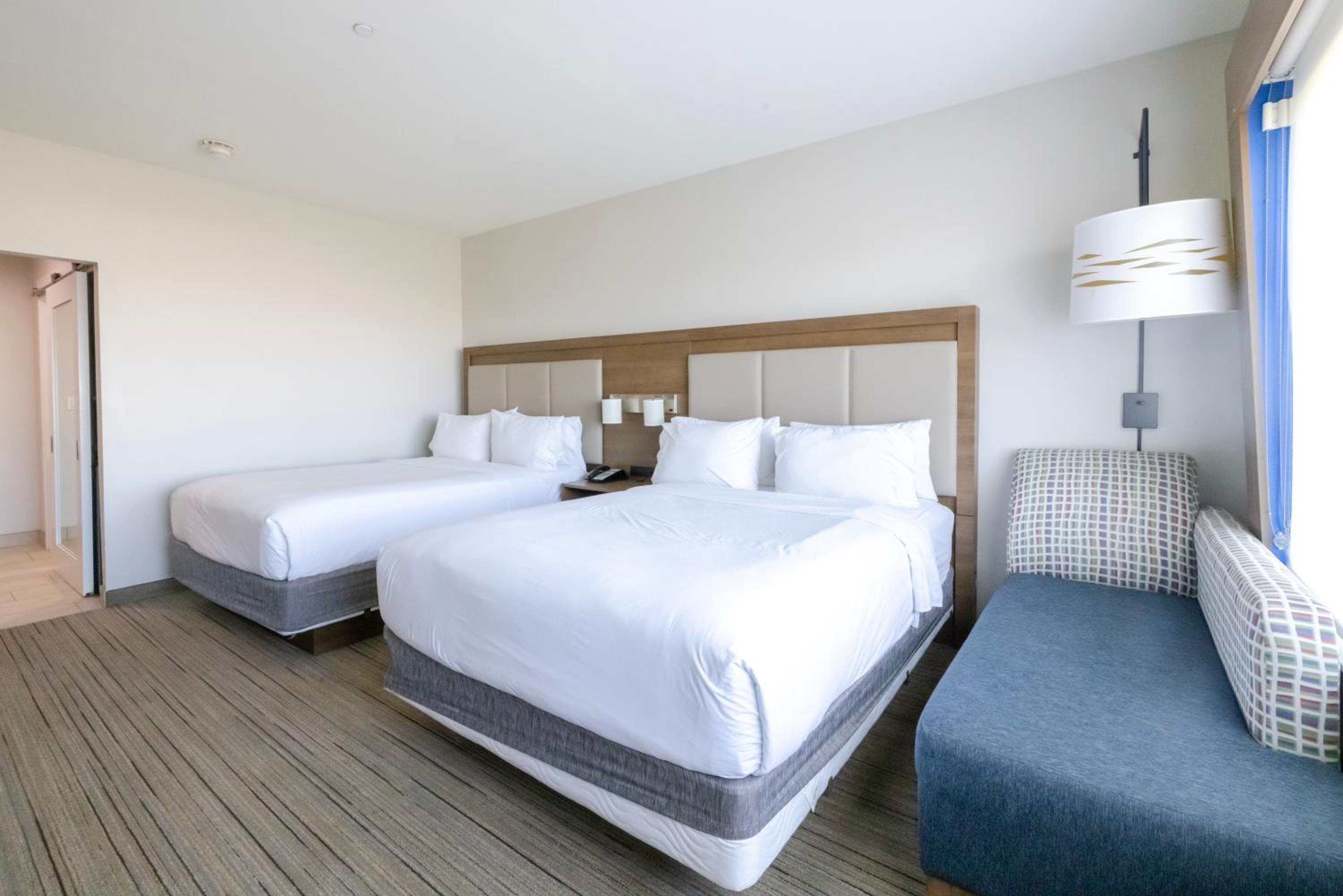 holiday inn express and suites dallas northeast arboretum