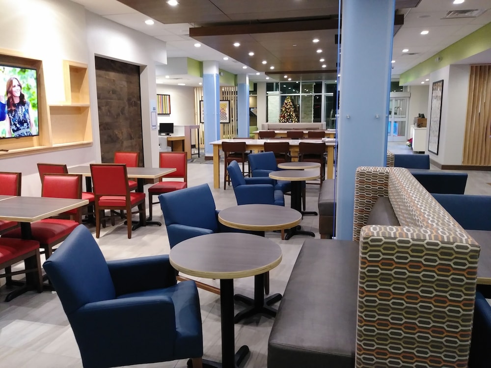 holiday inn express and suites dallas northeast arboretum