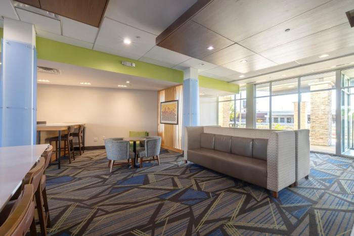 holiday inn express and suites dallas northeast arboretum