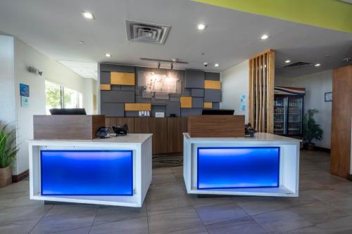 holiday inn express and suites dallas northeast arboretum