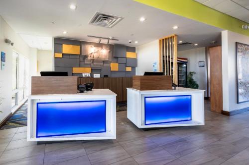 holiday inn express and suites dallas northeast arboretum